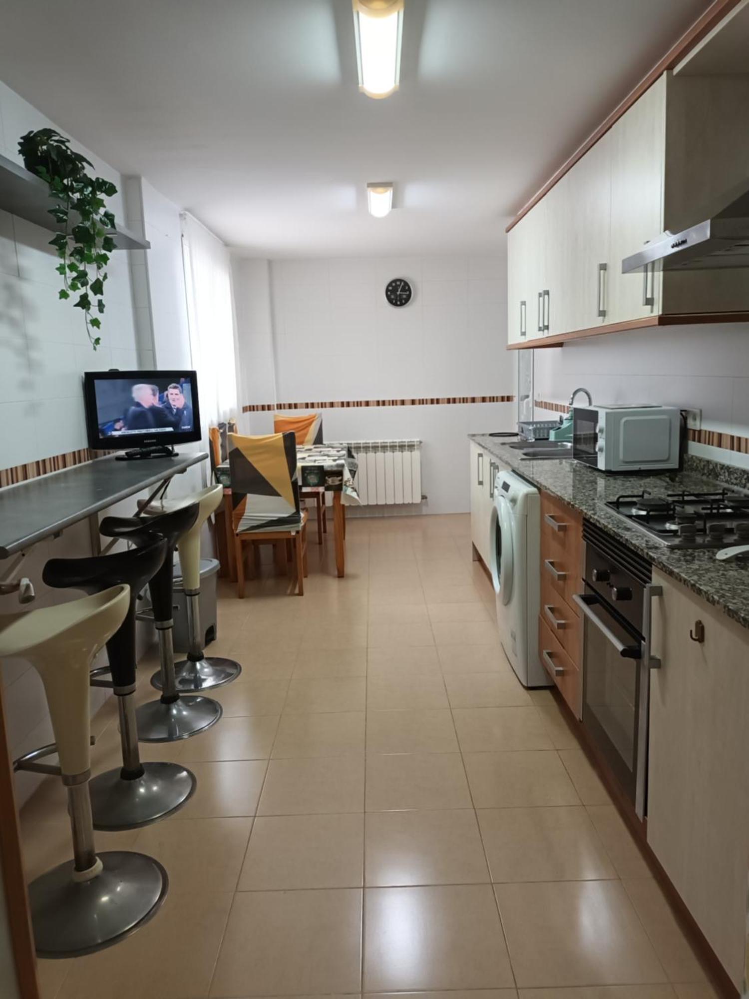 בוריאנה Piso Amplio De 3 Habitaciones, 2 Banos, Ascensor Y Parking מראה חיצוני תמונה